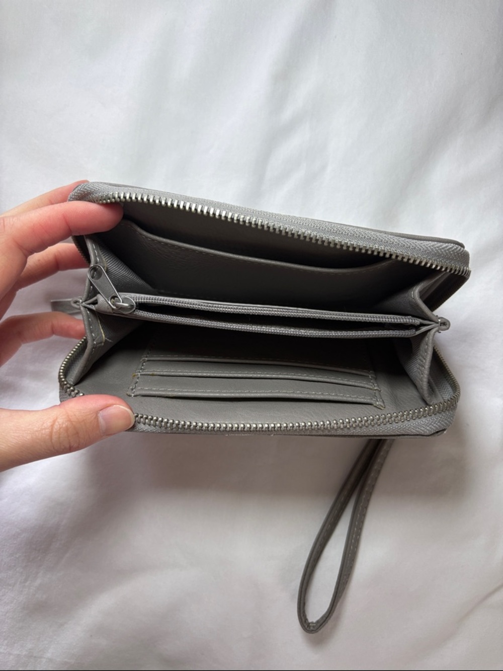 NWT Embroidered Gray Wristlet Wallet Floral - Picture 4 of 4